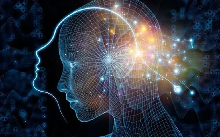 Dos rostros superpuestos, uno digital y otro espiritual, simbolizando la fusión entre la ciencia y la espiritualidad.